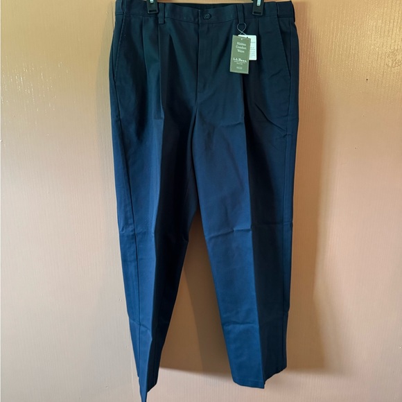 L.L. Bean Men’s Navy Classic Fit Chino Pants –Size 37x32 – NWT  Everyday Comfort - Picture 1 of 6